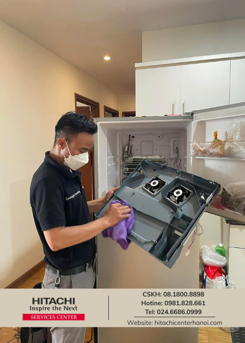 Nhân viên Hitachi Center Hà Nội sửa tủ lạnh hitachi