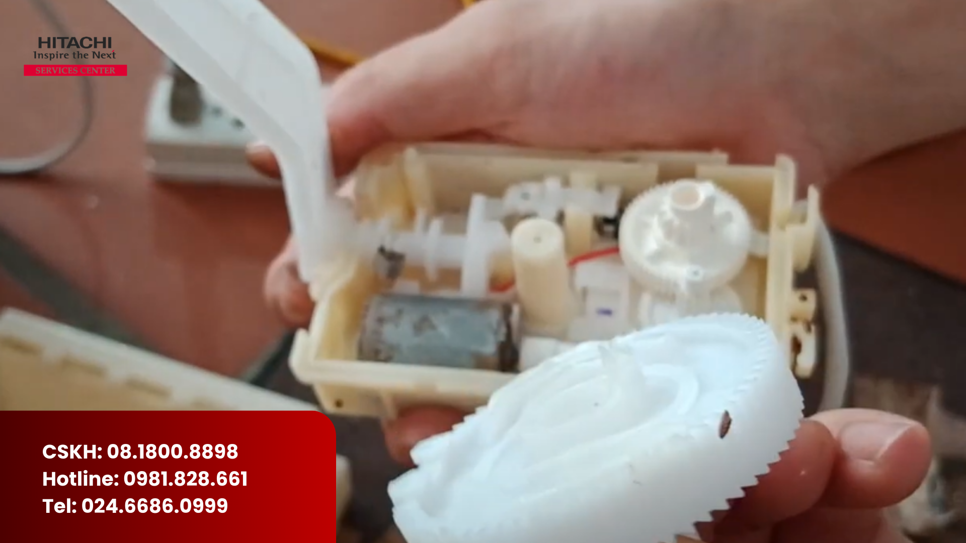 Cách sửa tủ lạnh Hitachi báo lỗi nháy đèn 3 lần không có đá rơi (2)